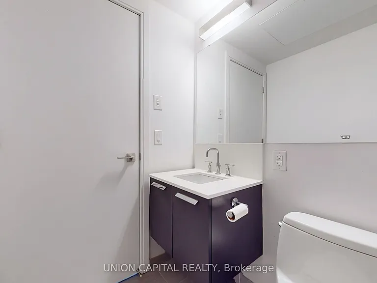 50 Charles St E #1112 — Photo 8