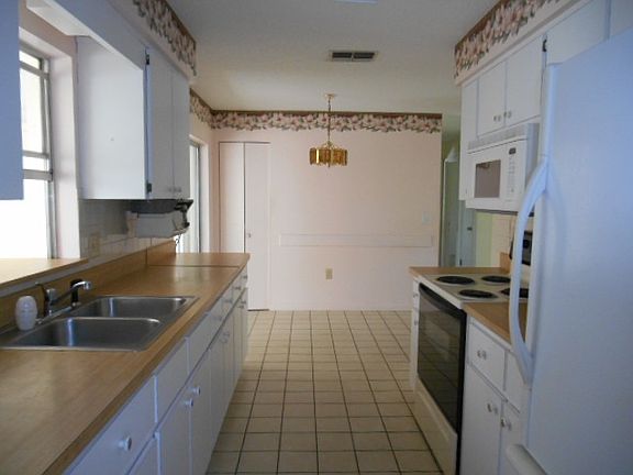 3rd image of 208 S Desoto St