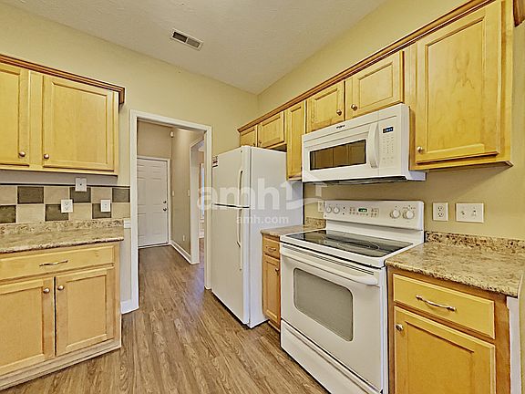 3rd image of 711 Riata Ct
