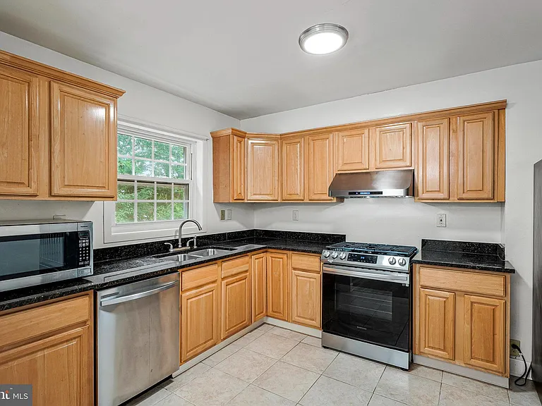 14707 Bentley Sq — Photo 13