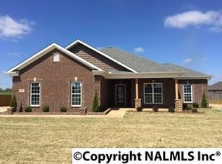 208 Briarcrest Rd, Hazel Green, AL 35750