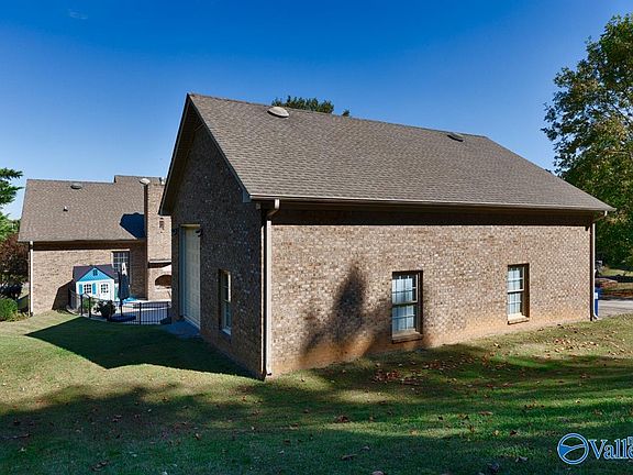 4th image of 145 Anna Kathryn Dr