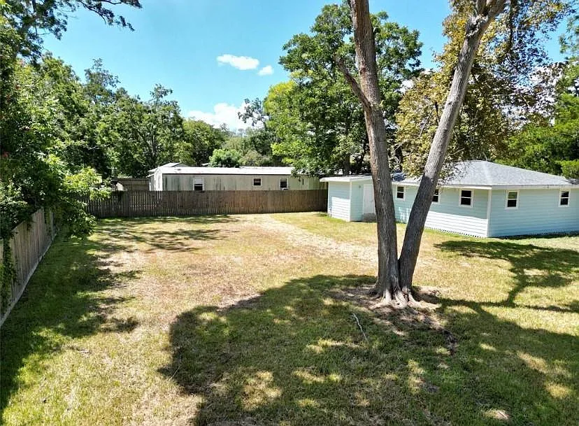 3 bed, 1.0 bath, 1016 sqft, $1,700 — Photo 4