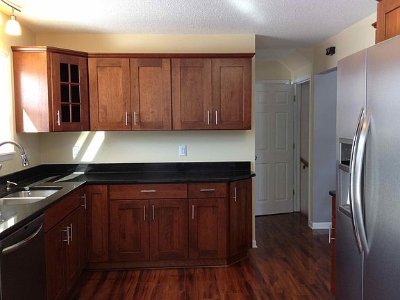 Ample storage & countertop