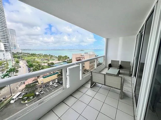 1717 N Bayshore Dr #A-1450 — Photo 8