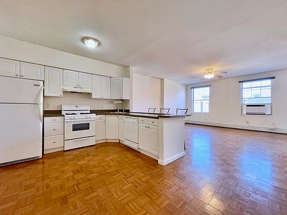 2nd image of 143 New York Ave APT 3