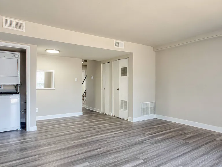 Stratford Hills Apartment and Townhomes — Photo 11
