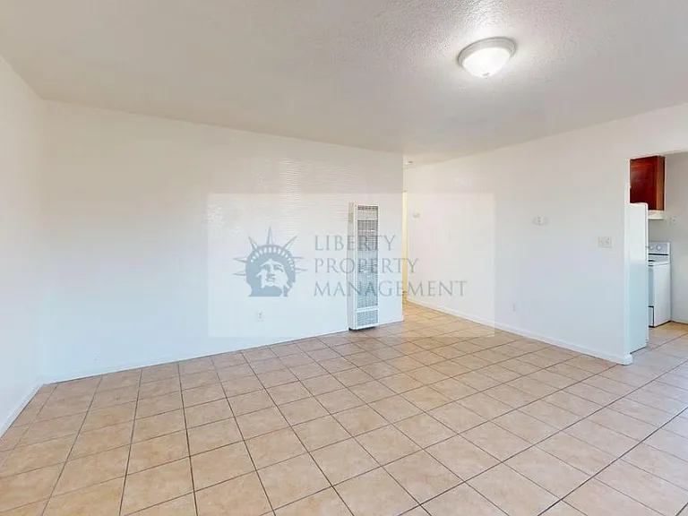 963 E H St #13 — Photo 5