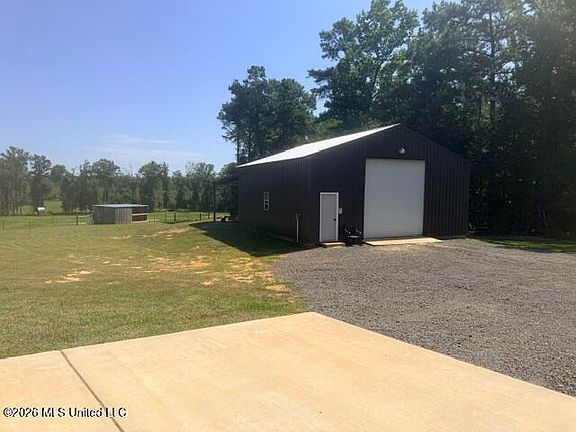 4th image of 601 McCullough McLin Rd