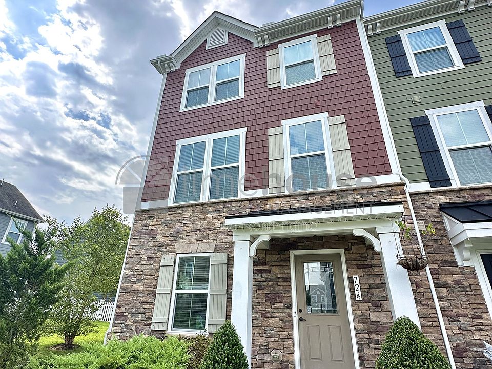 1st image of 724 Phalarope St #1