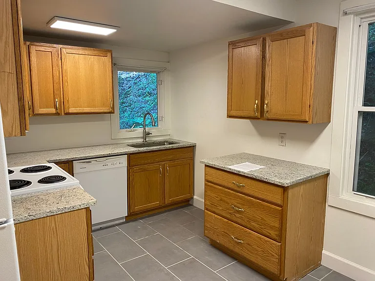 119 Thurston Ave — Photo 4