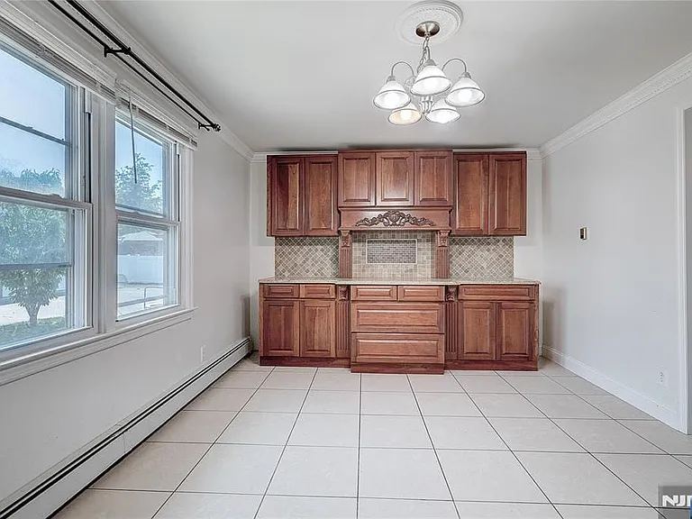 33 Fournier Cres — Photo 6