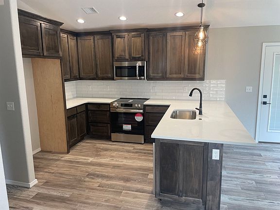 3rd image of 420 N Norris Dr