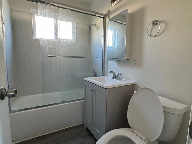 333 Dumont Ave #1 — Photo 11