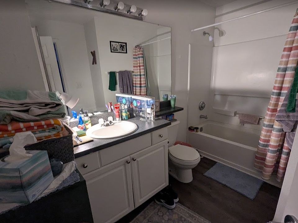 Suite bathroom