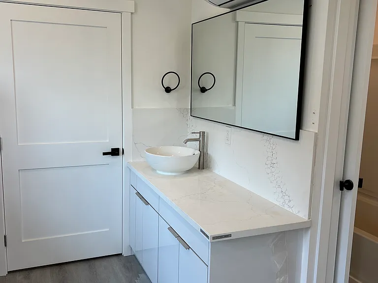 1027 Sturgus Ave S #5-2 — Photo 6