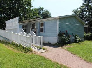 83 Garage Rd, Farmington, NY 14425