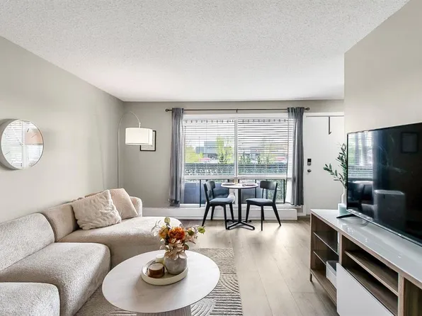 3519 W 49th St NW #20, Calgary, AB T3A 2C7