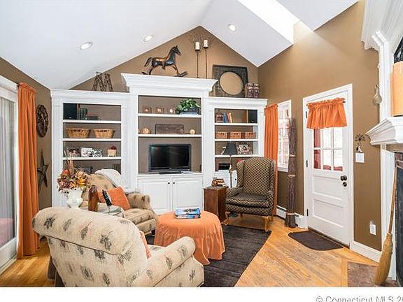 Great built ins in your fam...