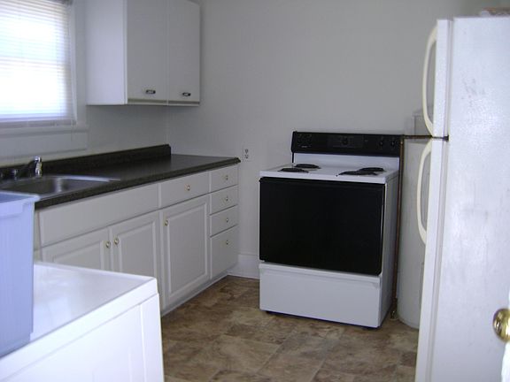 2nd image of 174 Chatham St