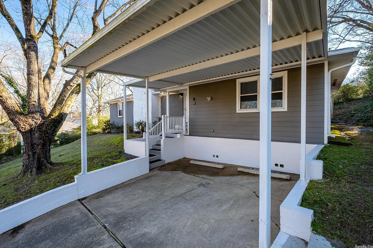 3 bed, 2.5 bath, 1902 sqft, $2,500 — Photo 2