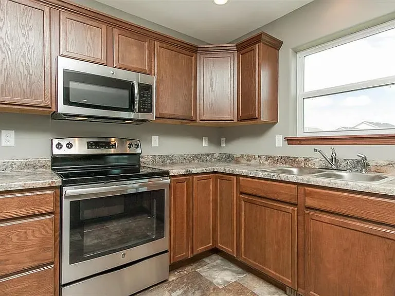 3703 English Glen Ave — Photo 4
