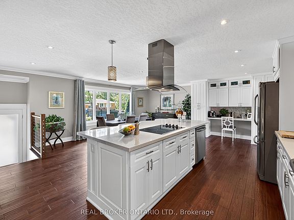 5th image of 608 Moberley Ave