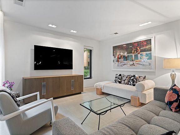 4th image of 345 W Barry Ave APT 8