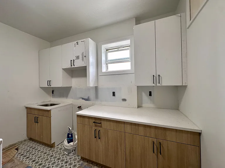 88 Menahan St #3R — Photo 6