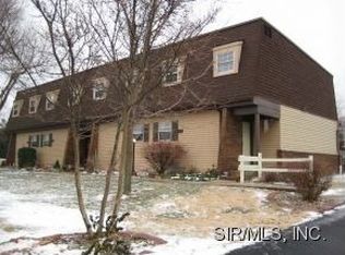 4 Dorset Ct, Edwardsville, IL 62025