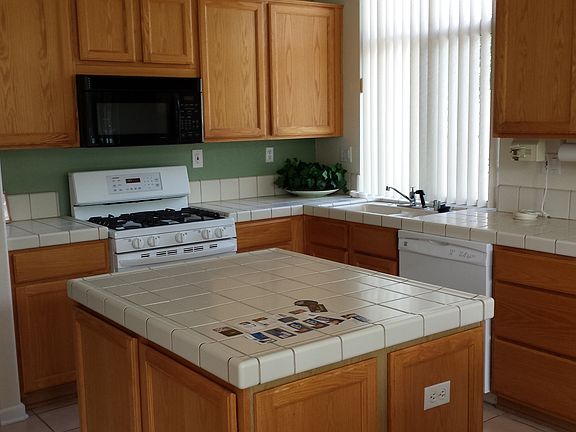 2nd image of 324 Savannah Ct