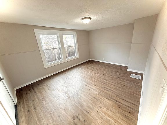 5th image of 96 Naugatuck Ave #1B