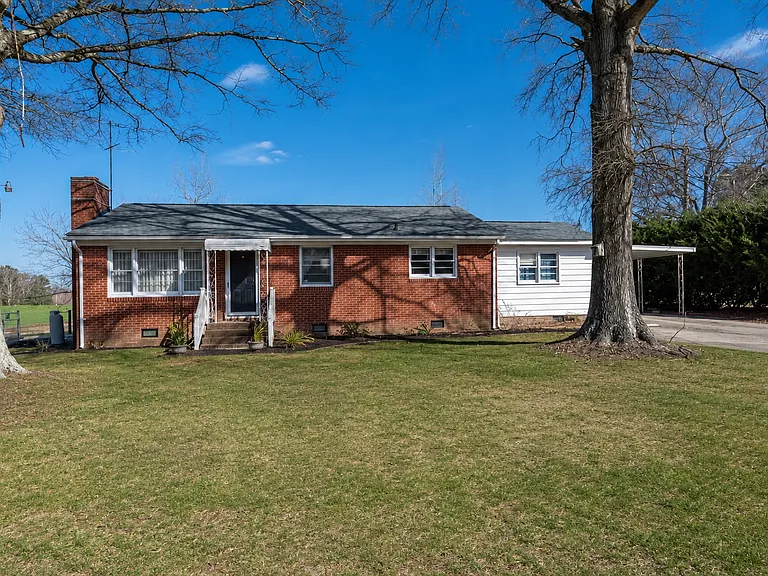 403 E Jewett Ave — Photo 8