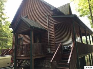 1204 Honeysuckle Ln, Sevierville, TN 37876