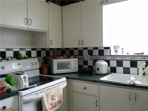 5th image of 12331 NW 98th Pl