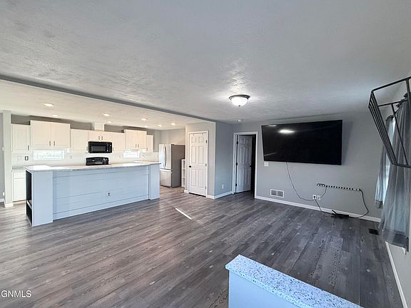 4th image of 5475 Nicholas Ave
