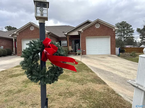 69 Sutton Place Cir, Albertville, AL 35950