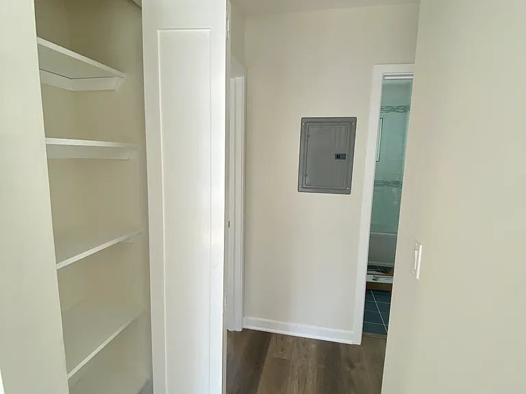 1319 Havenhurst Dr #12 — Photo 8