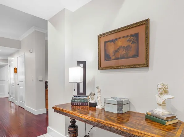 2240 S Beverly Glen Blvd Unit 103, Los Angeles, CA 90064