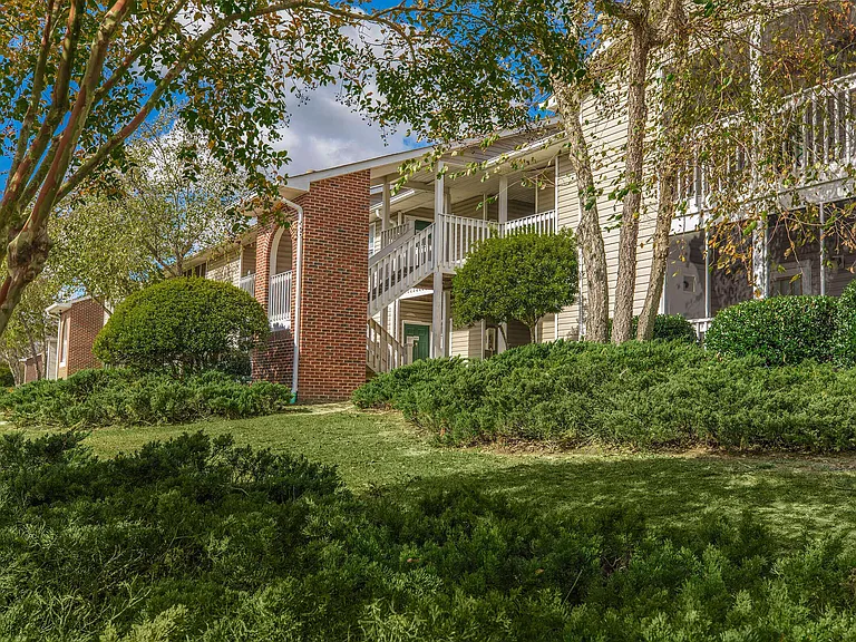 Arbors at Windsor Lake Apartments — Photo 32