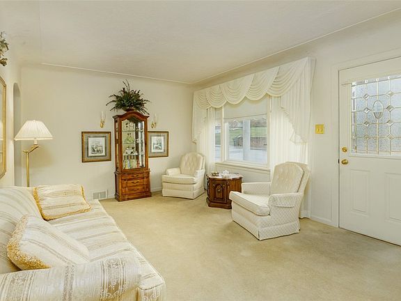 5th image of 1240 Athalia Ave