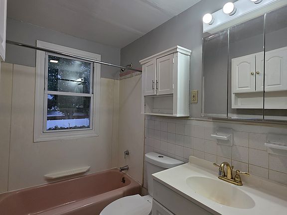 3rd image of 960 1st Ave #G