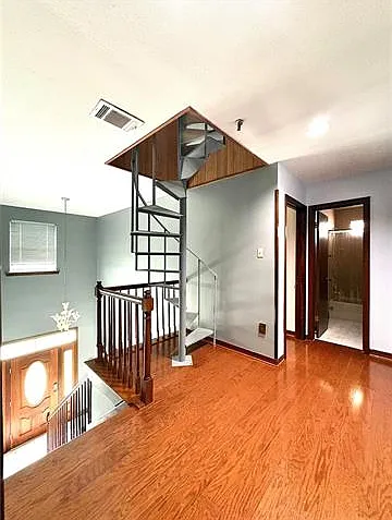 1528 Cherokee Ave — Photo 10