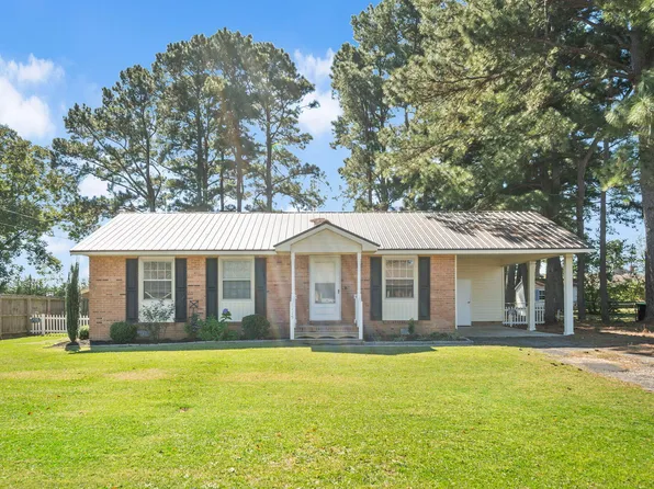 1115 W Pope St, Benson, NC 27504