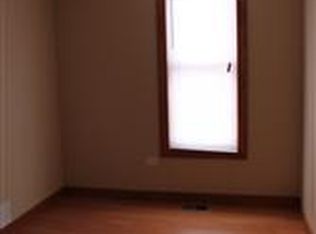 611 Raymond St, Elgin, IL 60120