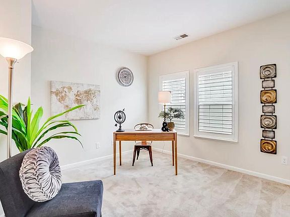 4th image of 112 Maple Ln