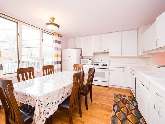 5th image of 1170 W Farwell Ave APT A