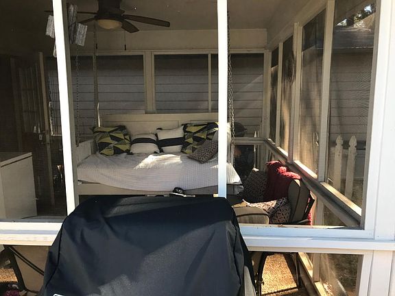 Screened-in Porch