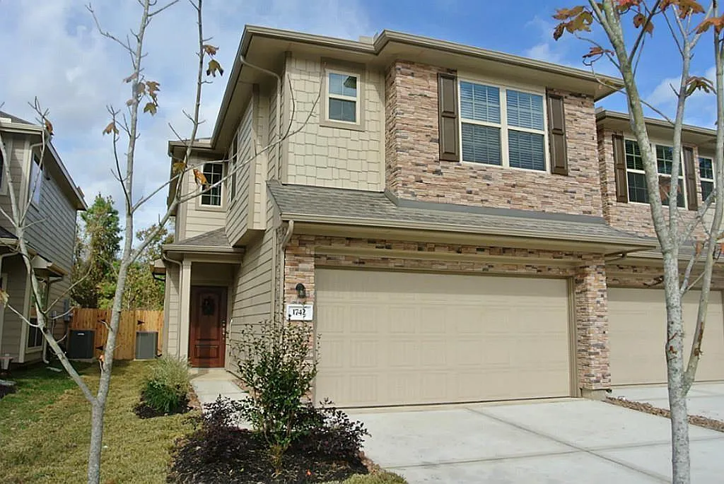 3 bed, 2.5 bath, 1559 sqft, $1,825 — Photo 1