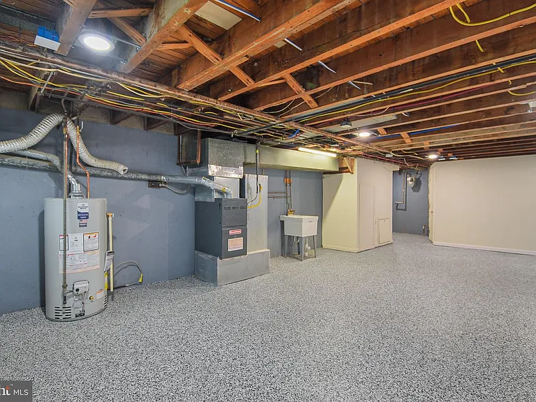 505 Stratford Rd — Photo 11